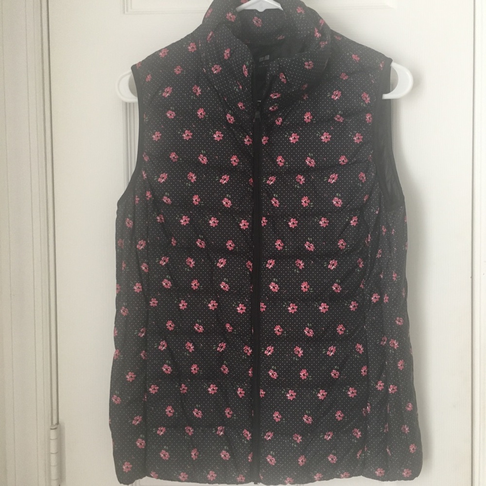 Uniqlo | ultra light down vest w/ pockets